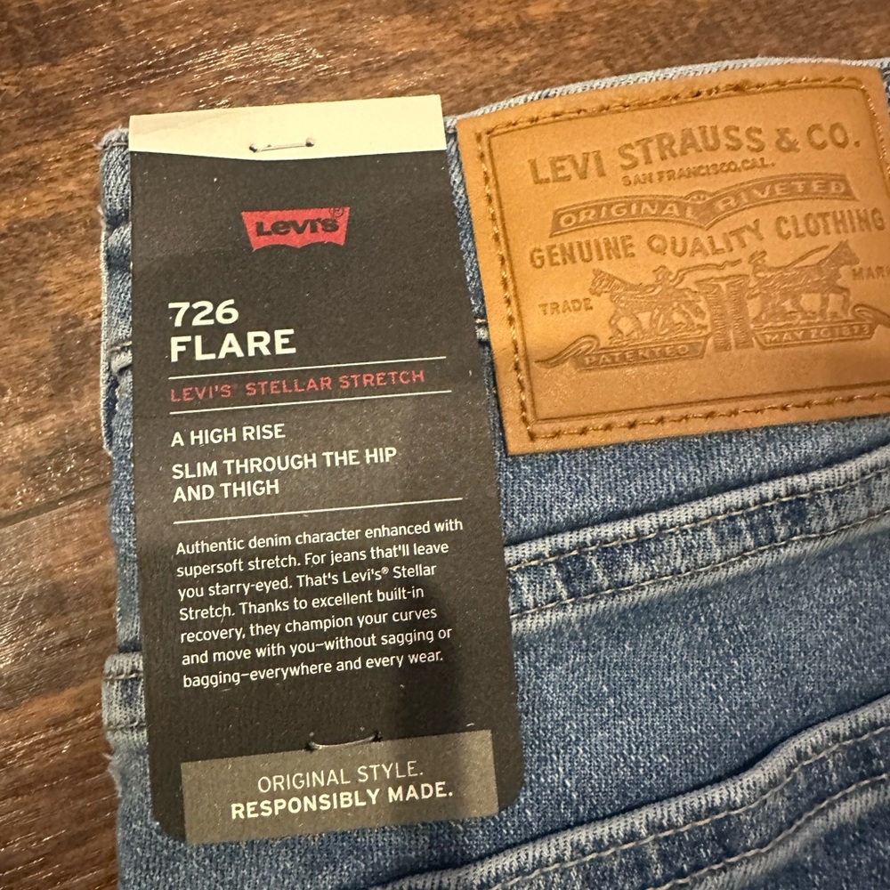 NWT Levi’s 726 HR Flare 27x32 - Picture 2 of 4